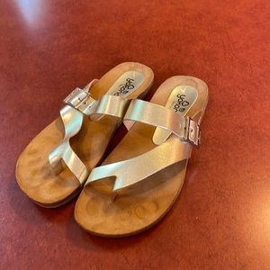 Yokono sandal,gold metallic, size 9